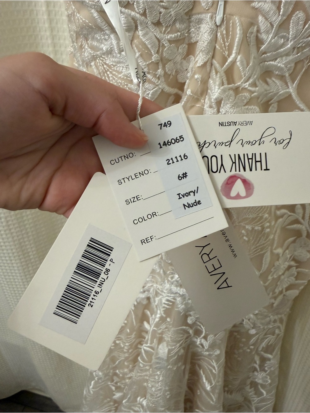 Avery Austin Celine Wedding Dress Size 6, 56" inseam, NWT, mermaid style, lace - Picture 8 of 10
